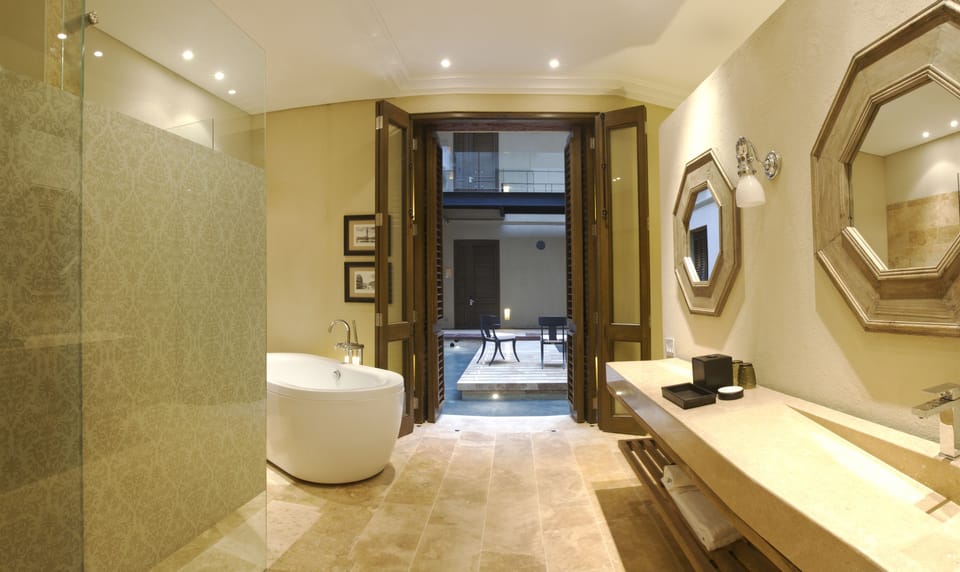 Classic Suite | Jetted tub
