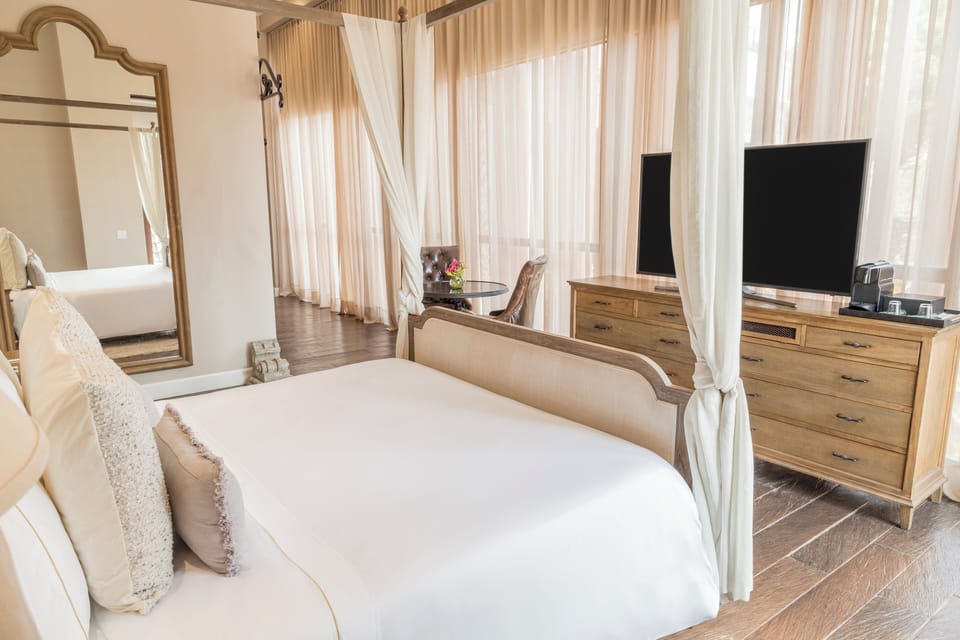 Luxury Suite | Premium bedding, in-room safe, desk, blackout drapes