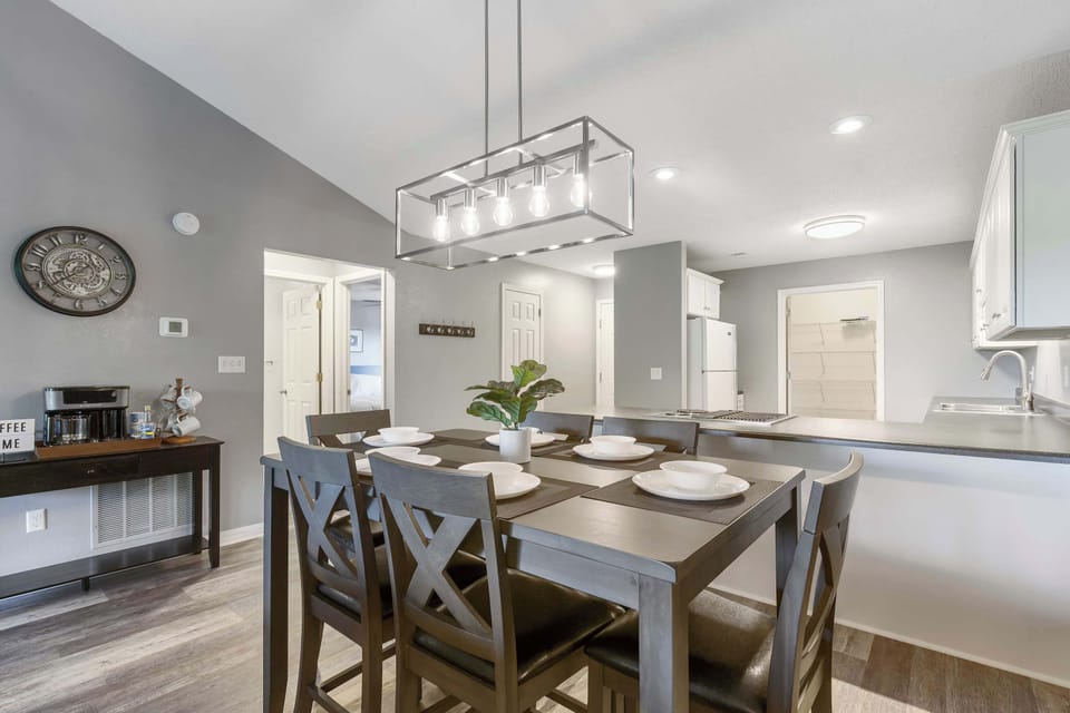 Condo, Multiple Beds, Balcony (Pool View Oasis) | Dining