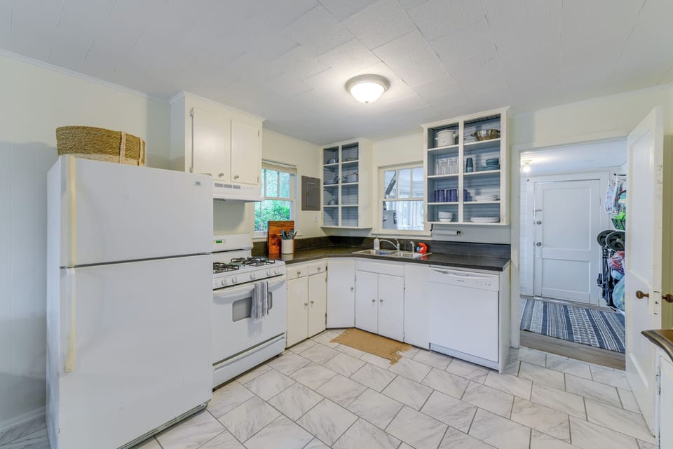 Kitchen | Cooking Basics Provided