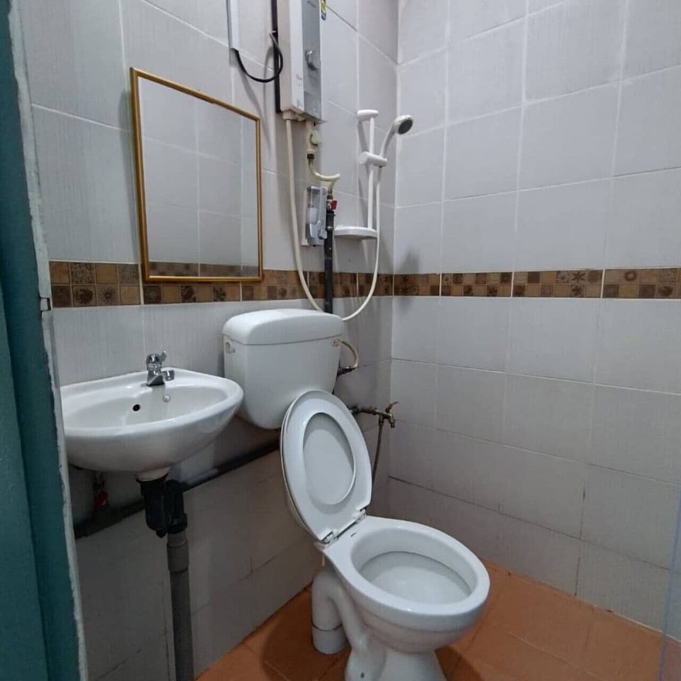 Family Room | Bathroom | Rainfall showerhead, free toiletries, bidet, towels