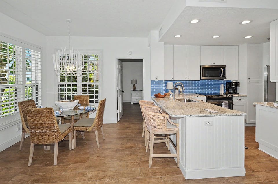 Kitchen / Dining