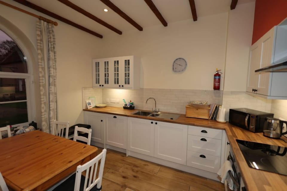 Dining & Kitchen
