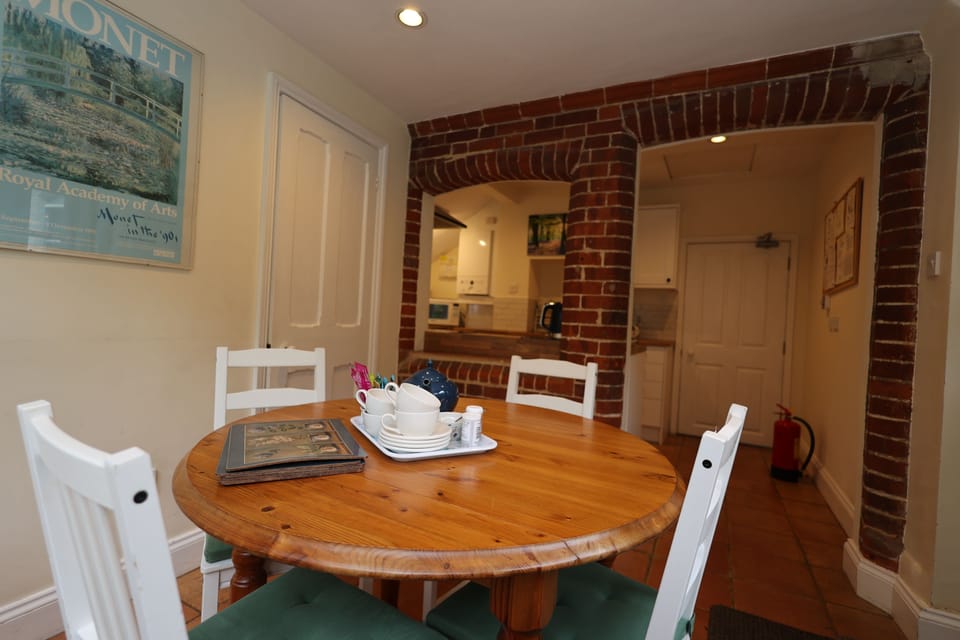 Dining & Kitchen