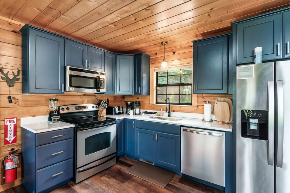 Fully loaded kitchen with new cabinets and countertops installed August 2023