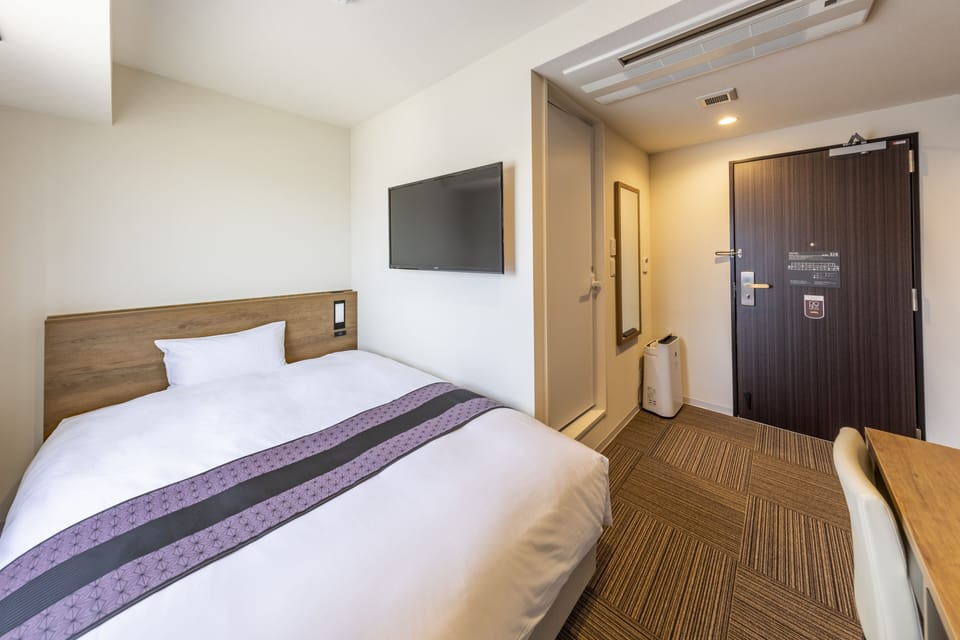 Premium bedding, down comforters, pillowtop beds, desk