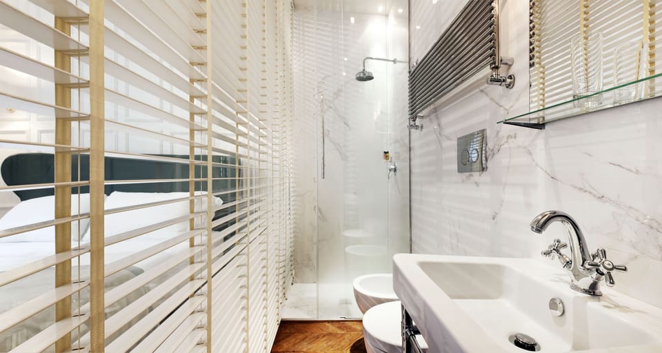 Superior Double Room | Bathroom | Shower, rainfall showerhead, eco-friendly toiletries, hair dryer