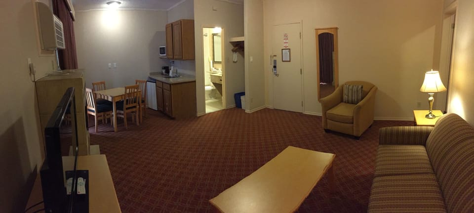 Family Room | Desk, iron/ironing board, rollaway beds, free WiFi