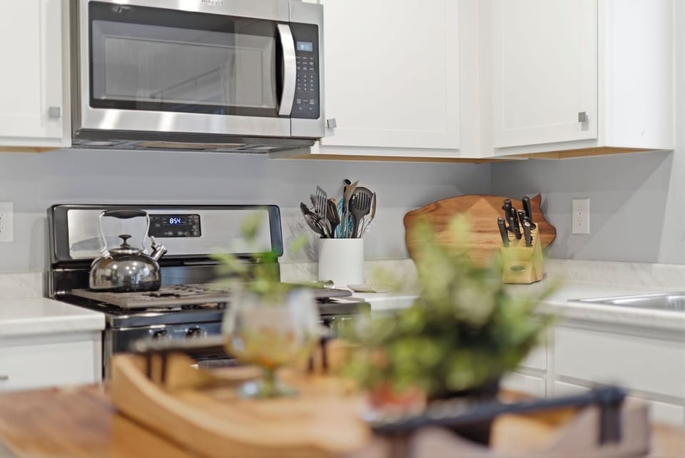 The kitchen has everything you need to prep your favorite meal