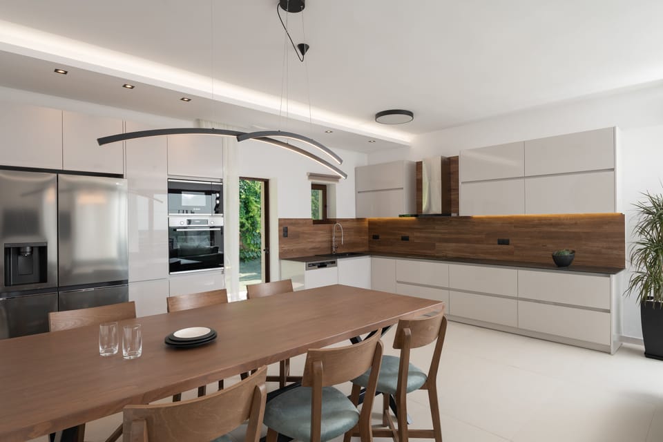 An aspect of the amazing kitchen and dining area.