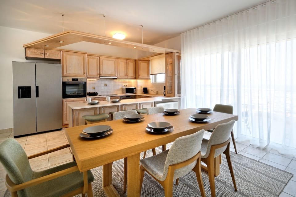Luxury Villa, 4 Bedrooms, Balcony, Sea View | Dining room