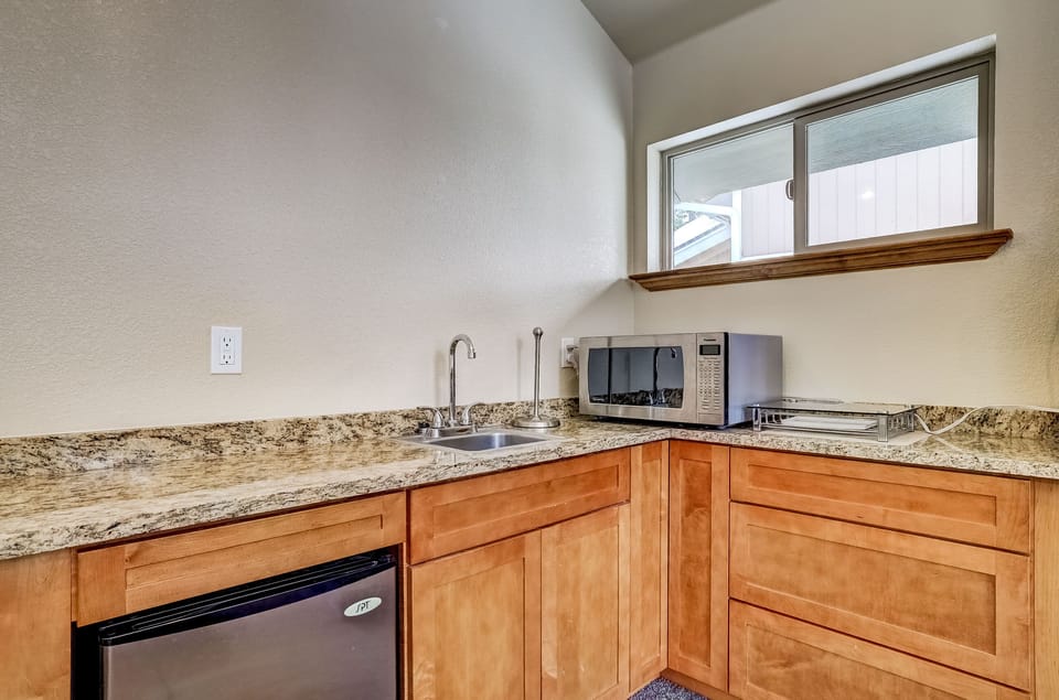 House, Multiple Beds, Hot Tub, Mountain View (Cold Creek Chalet) | Private kitchen | Fridge, microwave, oven, stovetop