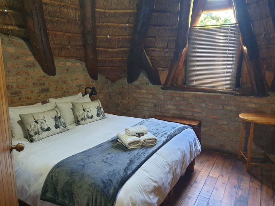 Standard Double Room | In-room safe, iron/ironing board, free WiFi, bed sheets