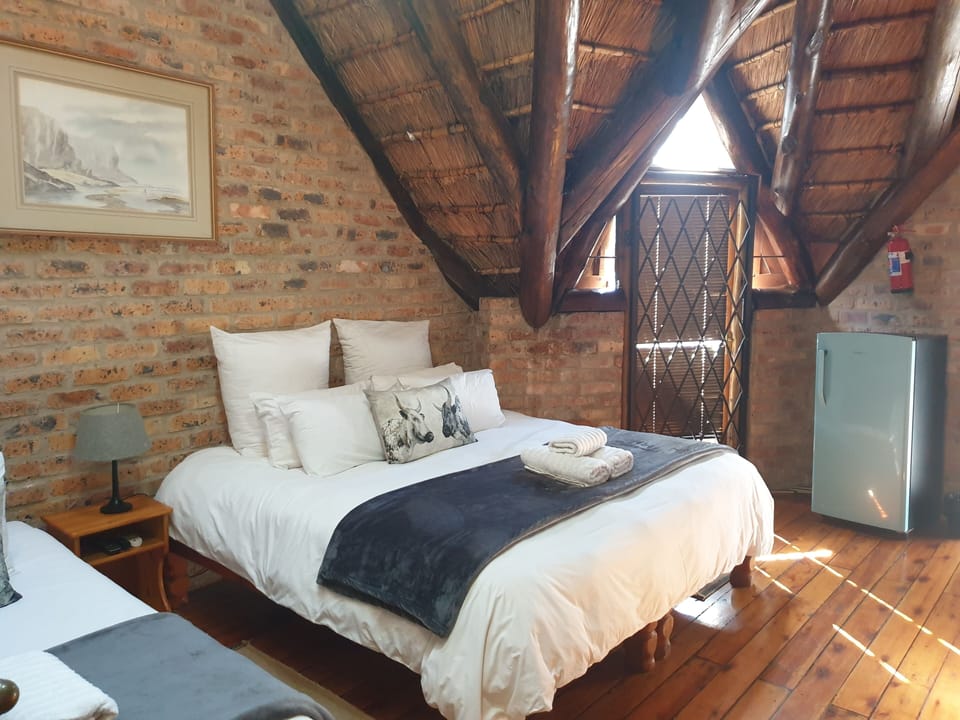 Standard Triple Room | In-room safe, iron/ironing board, free WiFi, bed sheets