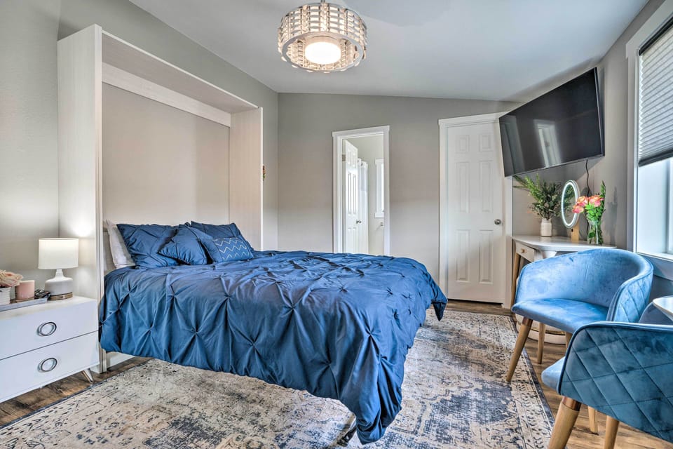 Bedroom 1 | Queen Bed | Main Floor | Linens Provided