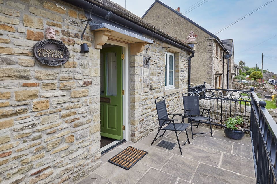 Sunshine Cottage, Preston-under-Scar - Host & Stay