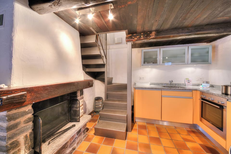 Family Chalet, 1 Bedroom, Fireplace, Mountainside (Rustico Caterina - Corippo) | Private kitchen | Fridge, stovetop, coffee/tea maker, electric kettle