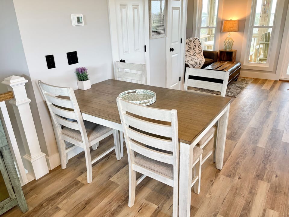 Dining, Second Floor