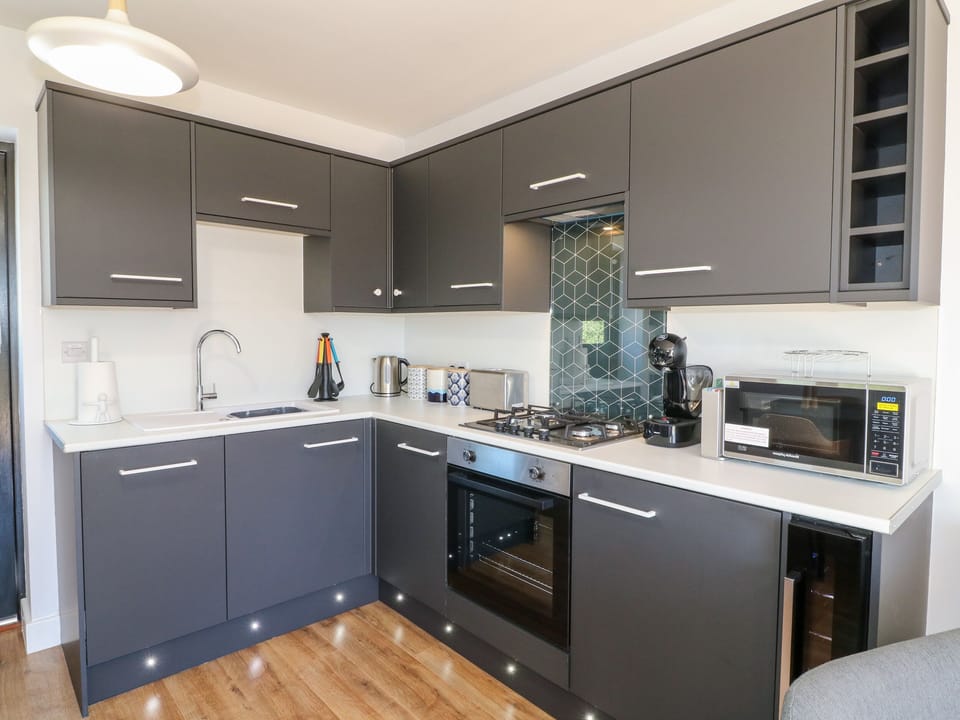 Cottage | Private kitchen | Fridge, dishwasher, electric kettle, toaster