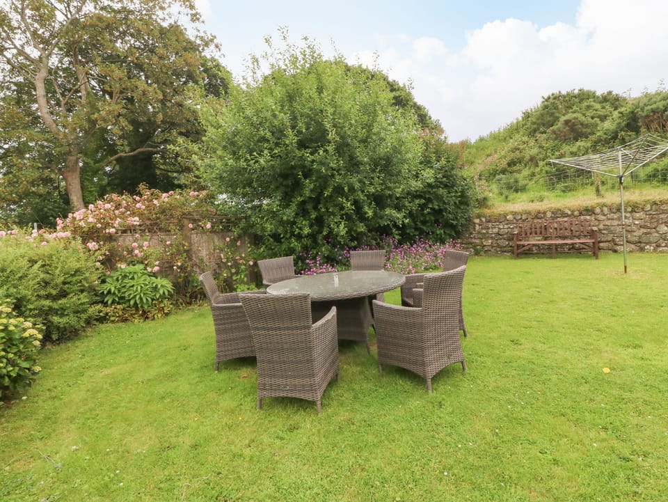 Cottage | Property grounds