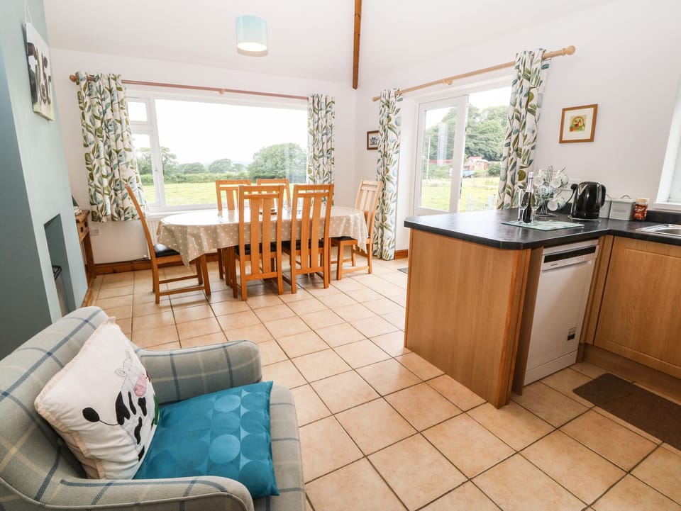 Cottage | 3 bedrooms, individually decorated, individually furnished, free WiFi
