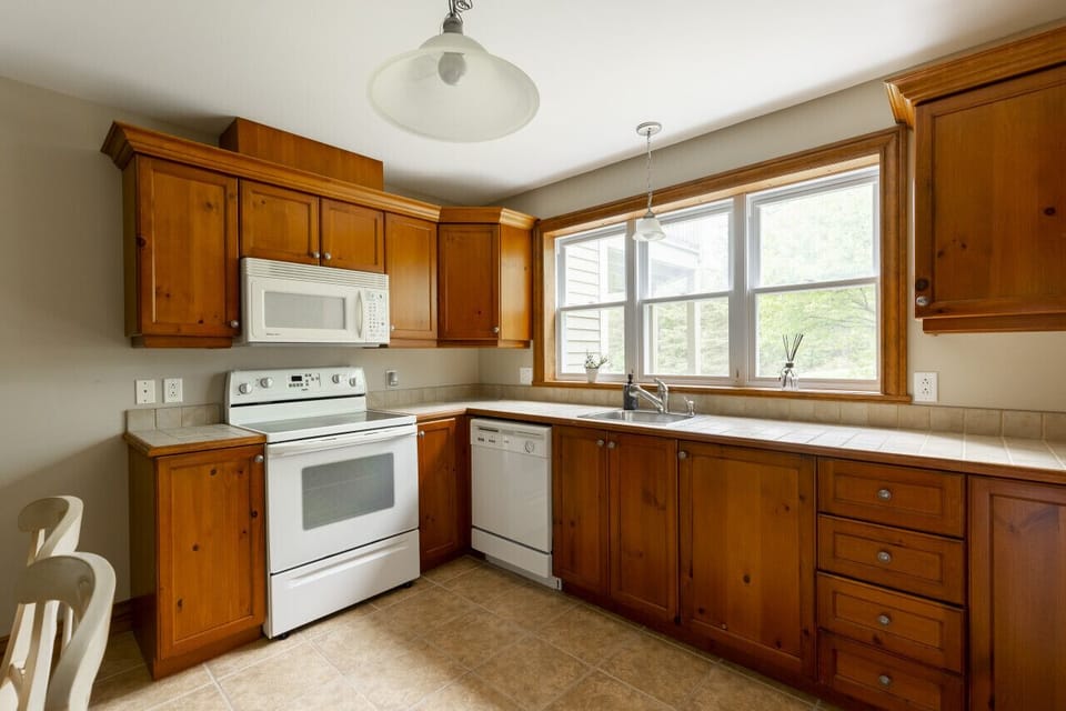 `5 star kitchen. Clean and spacious.`
