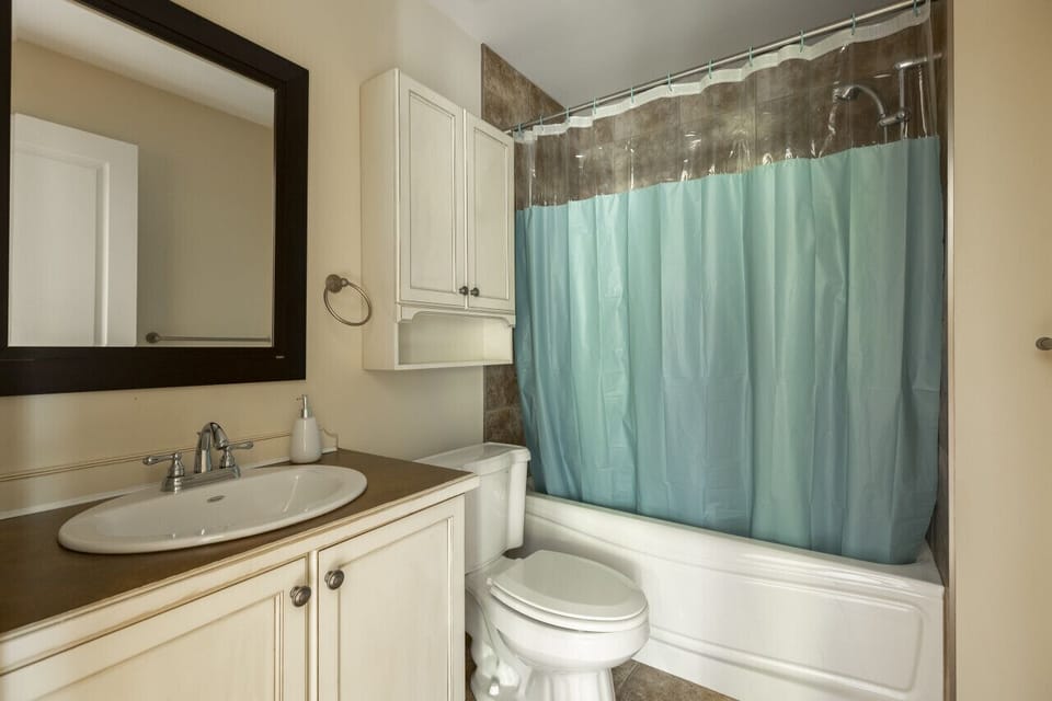 `Well equipped washrooms, clean and neat.`