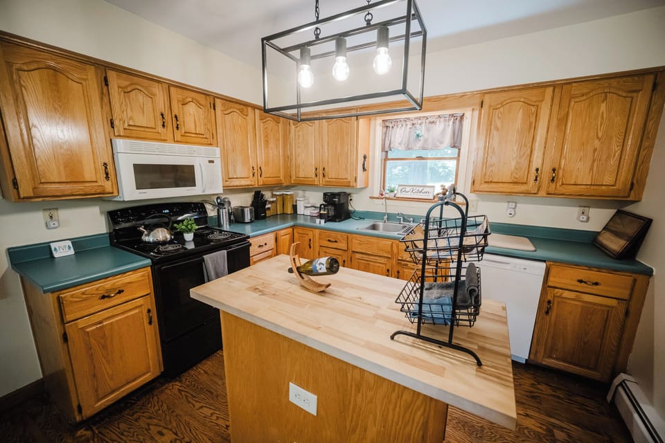 Fully stocked kitchen for all your meal prep needs. (2)
