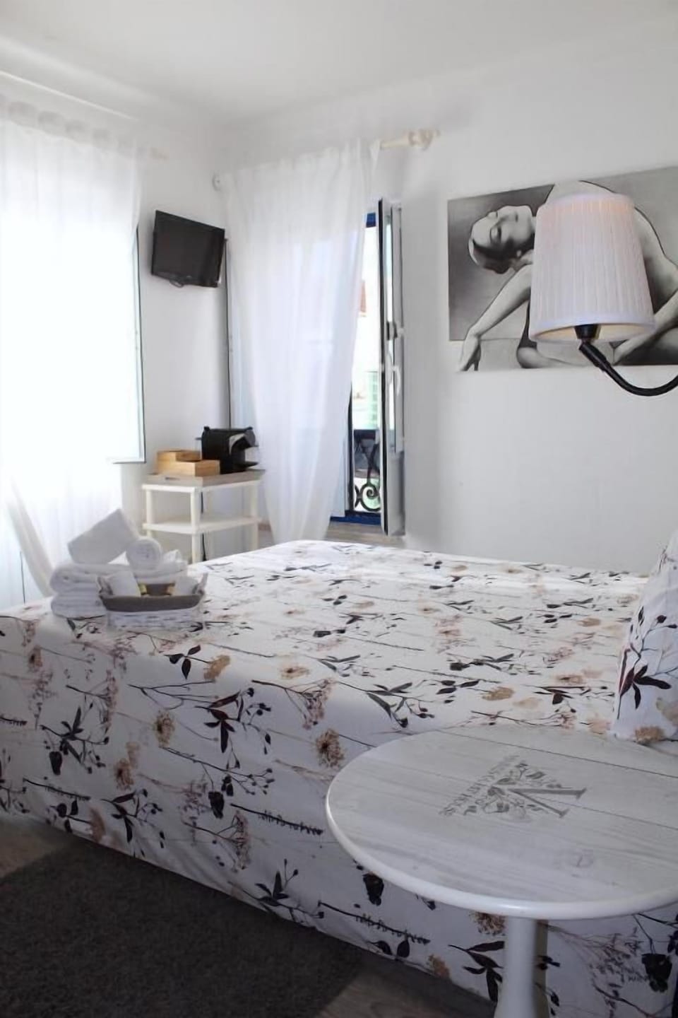 Double Room | In-room safe, WiFi (free), bed sheets