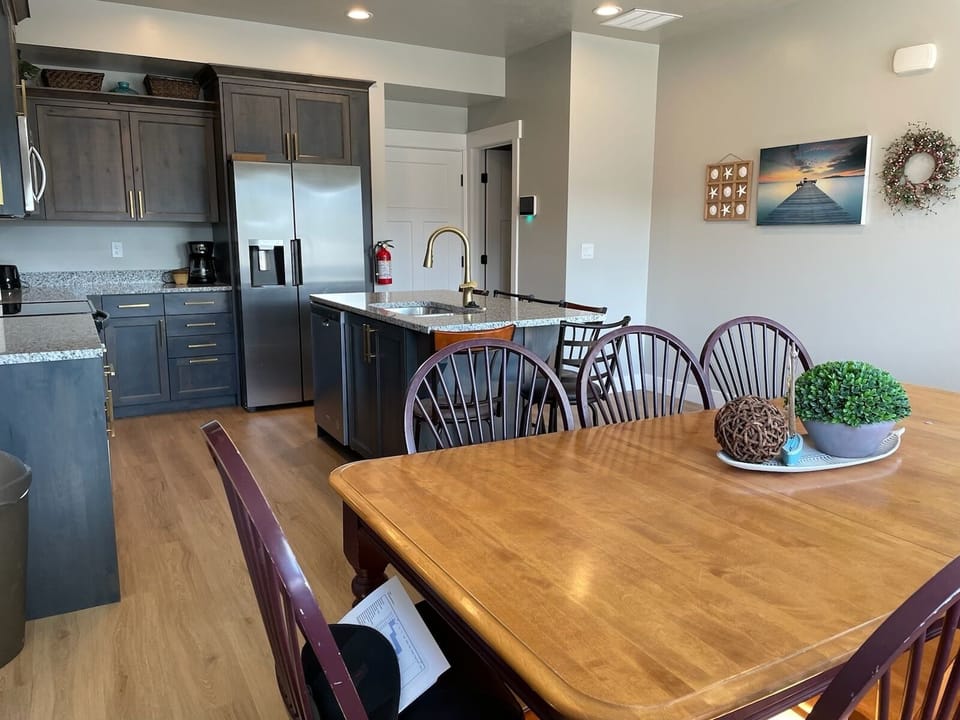 Kitchen : Dining room