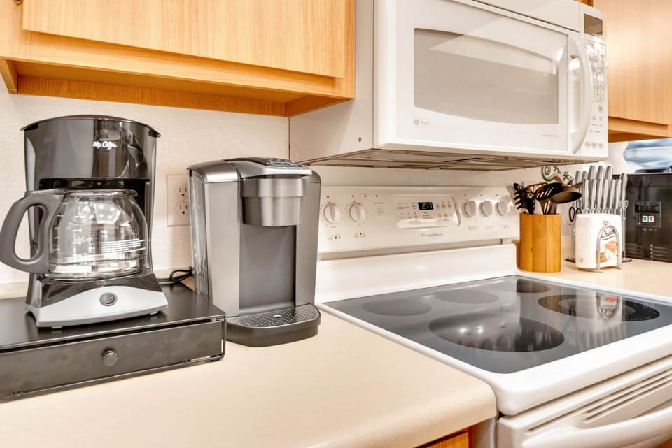 Coffee - Standard drip, Keurig Elite, and French Press