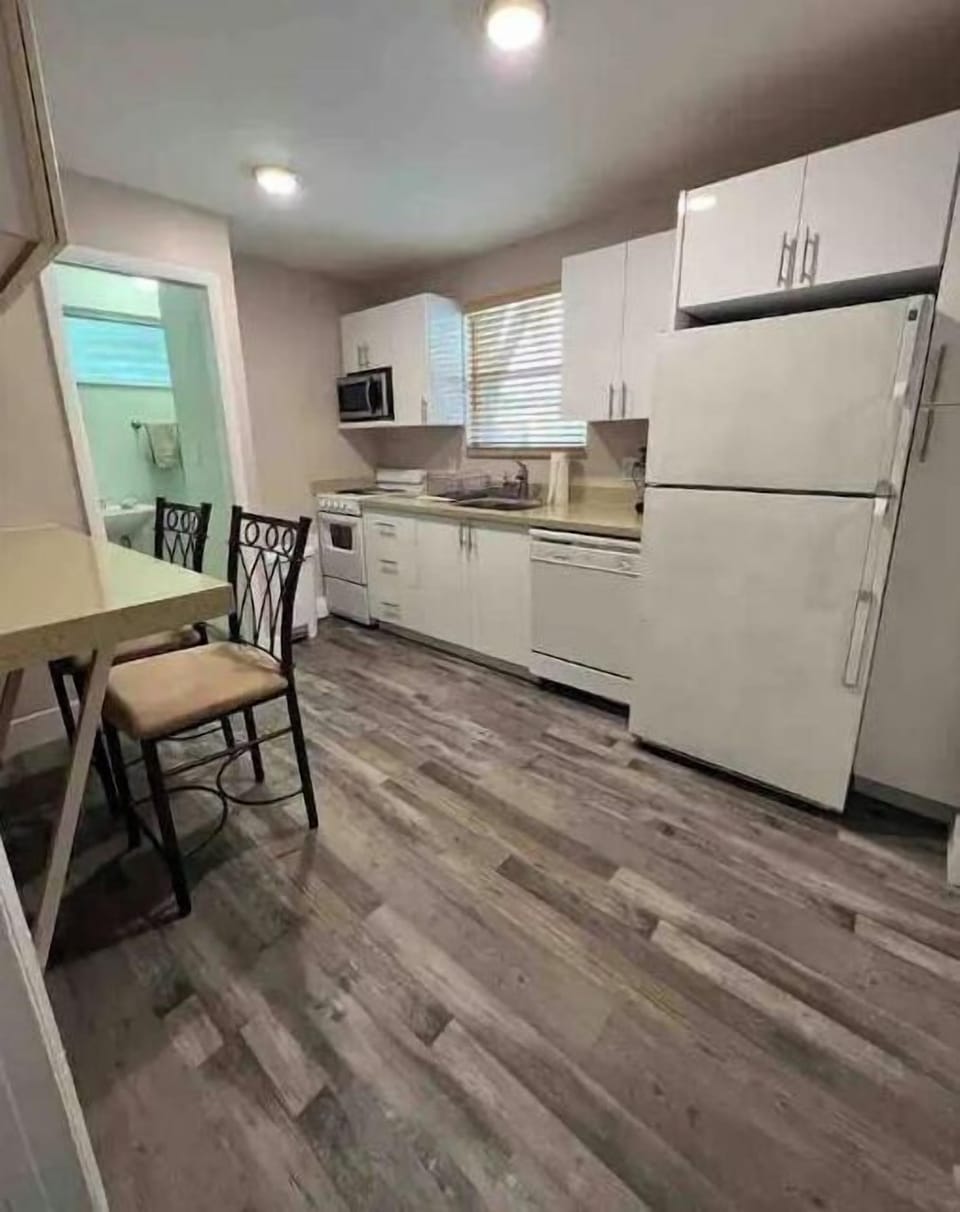 Full size kitchen 