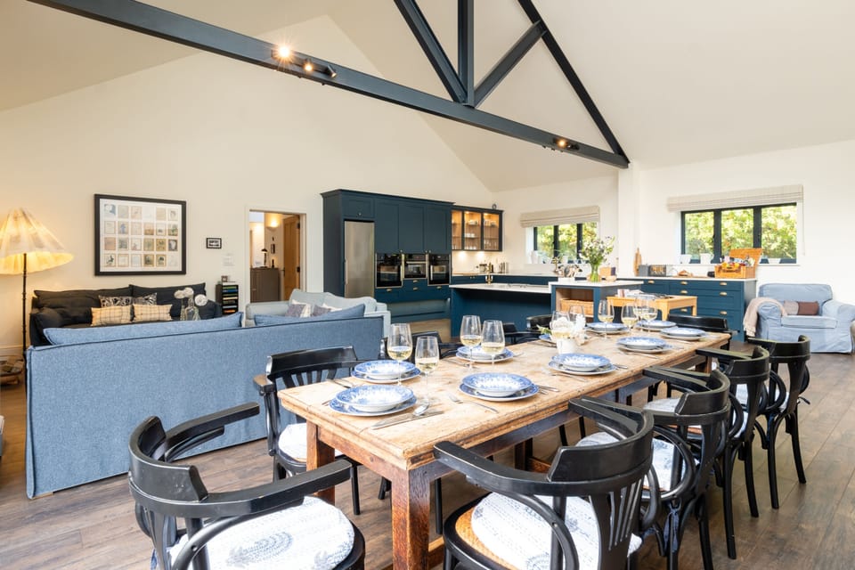 Open-plan sitting, dining and kitchen area