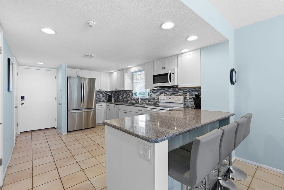 Entrance/Kitchen