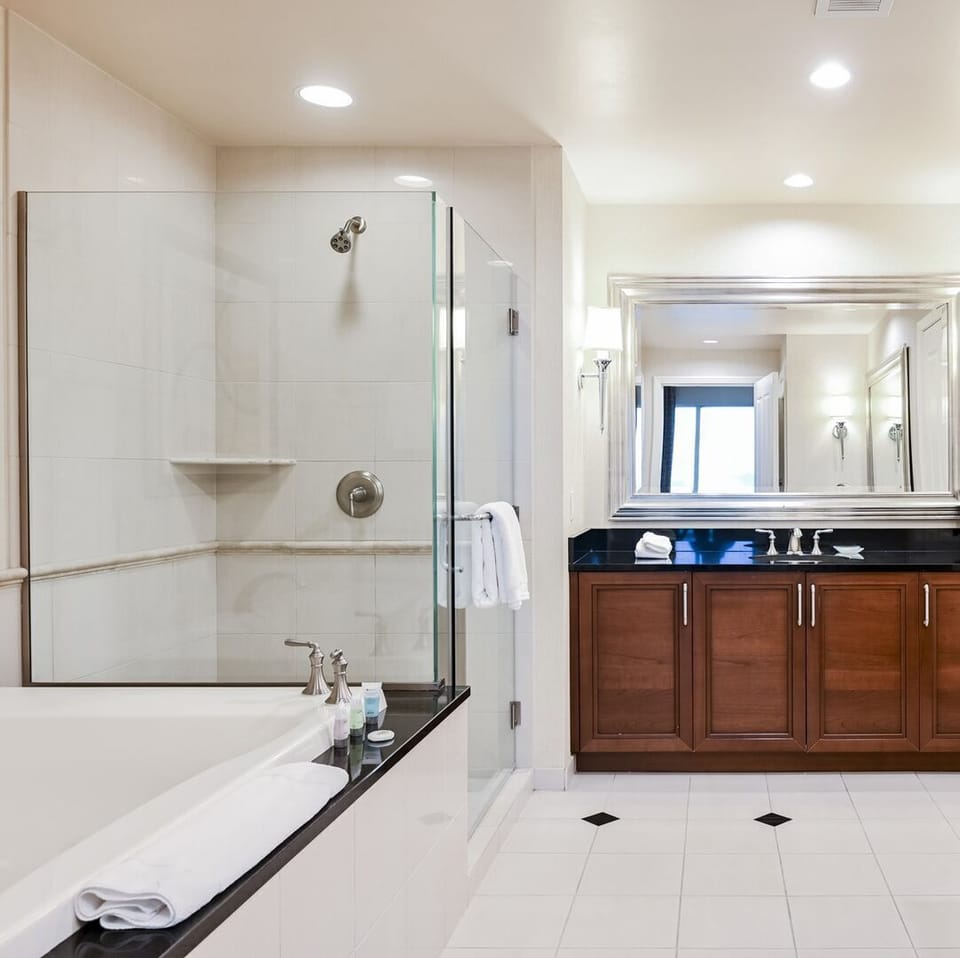 Jetted Tub/ Walk-in Shower