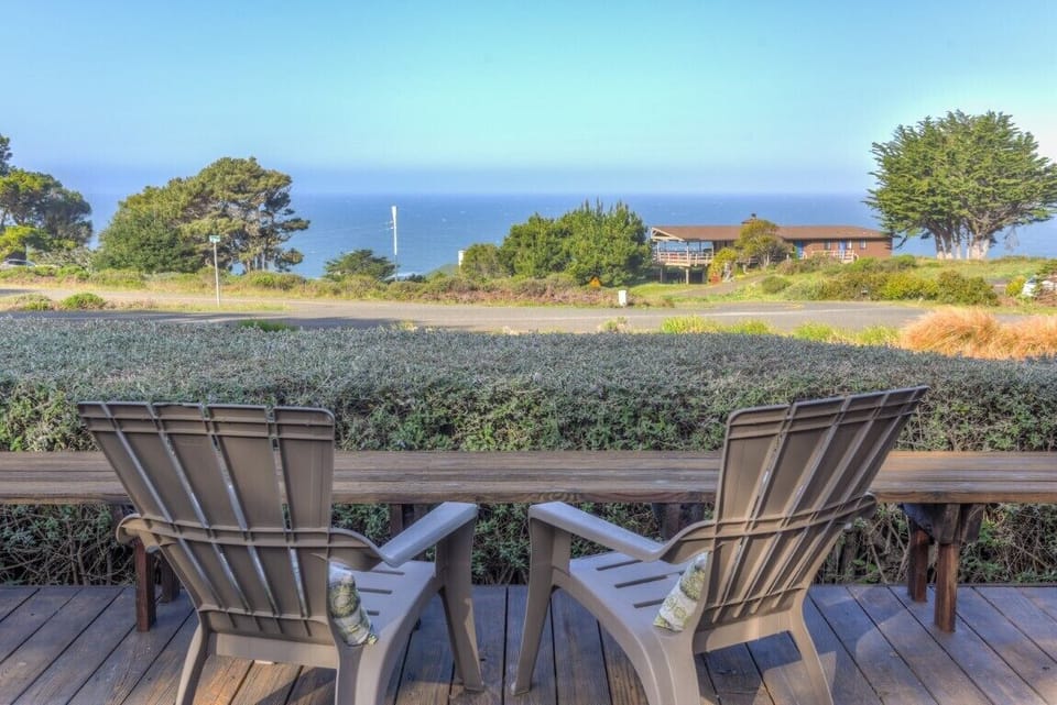 Unwind with a glass of wine or tea while watching the sunset. 