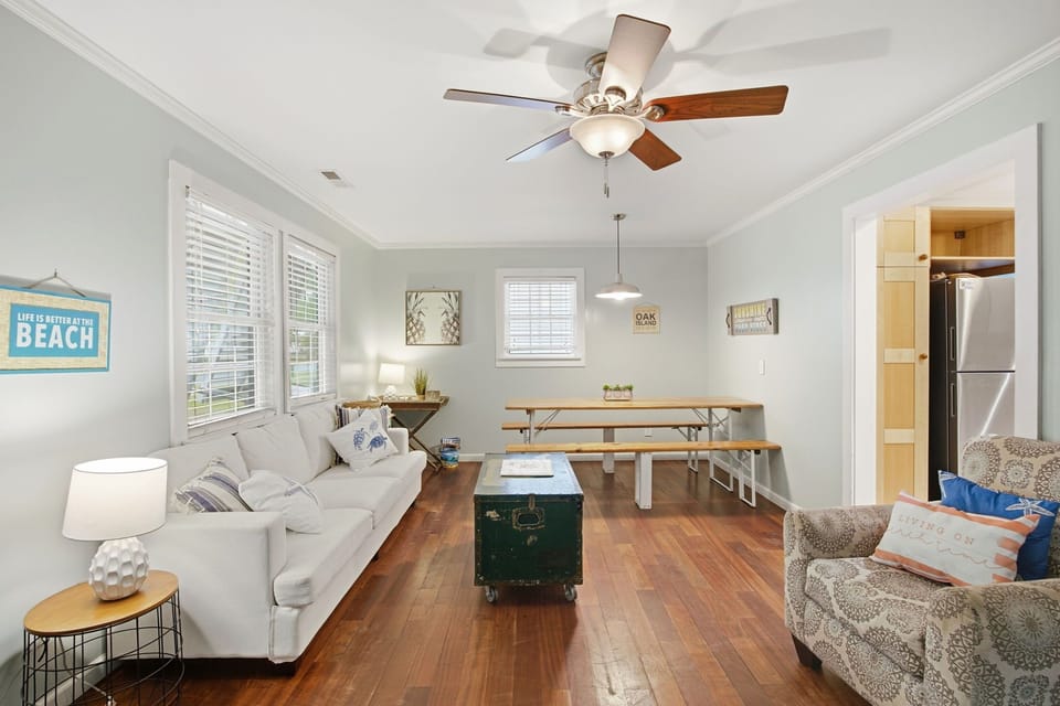 Spacious living area for everyone to hang!