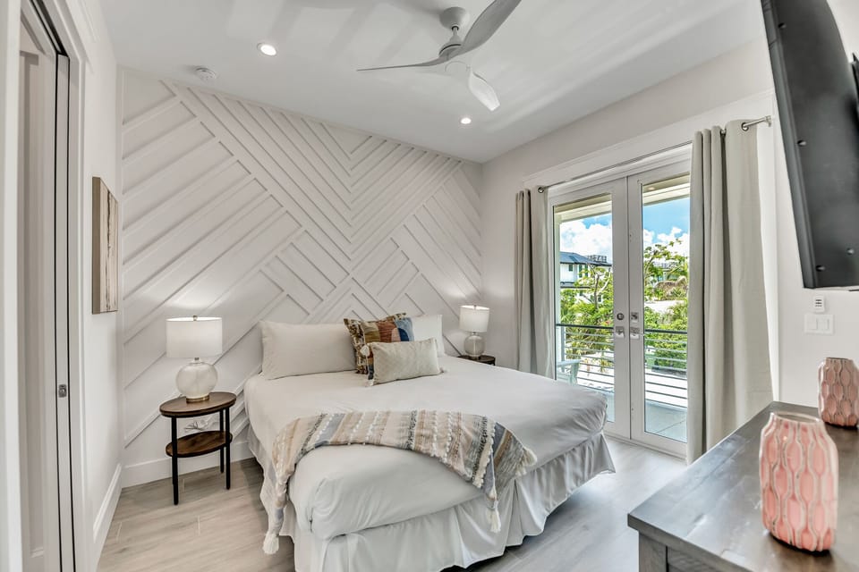 Sixth Bedroom, 2nd floor - King