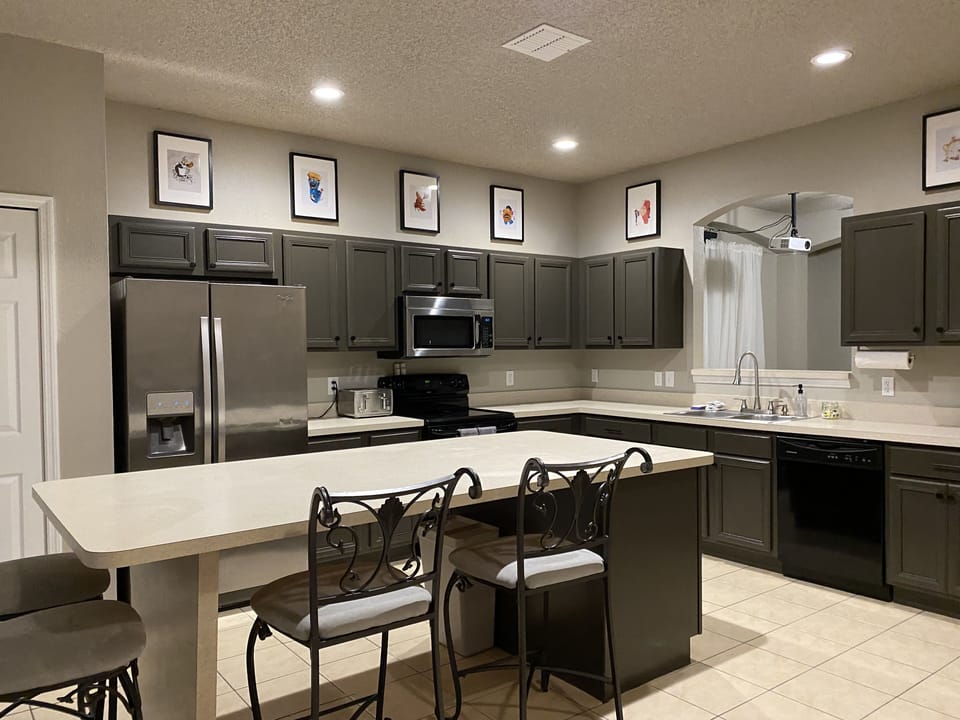 LARGE kitchen with huge island, great for feeding a crowd.