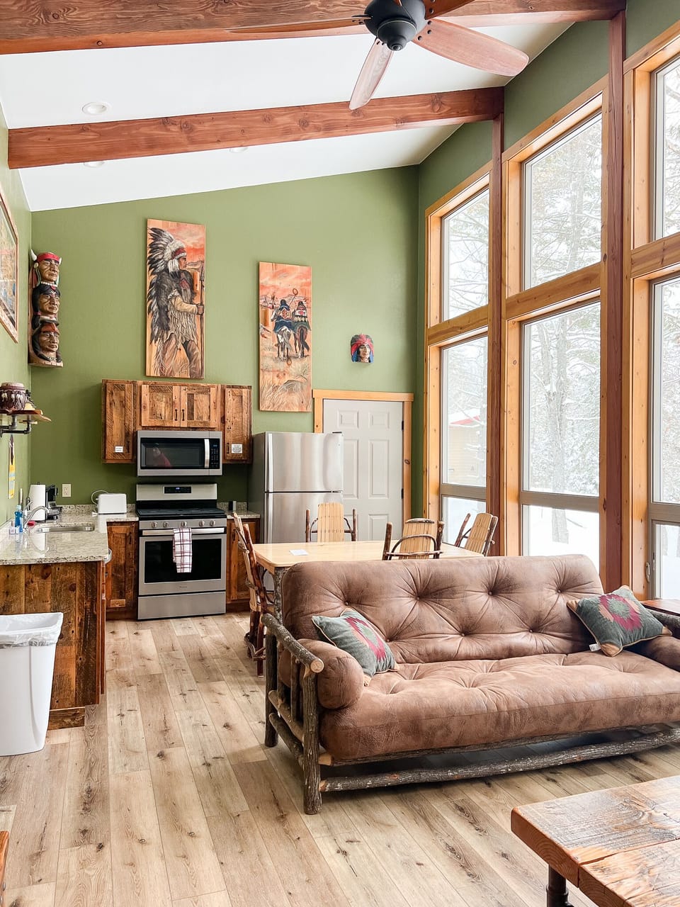 Cabin | Living area | Smart TV