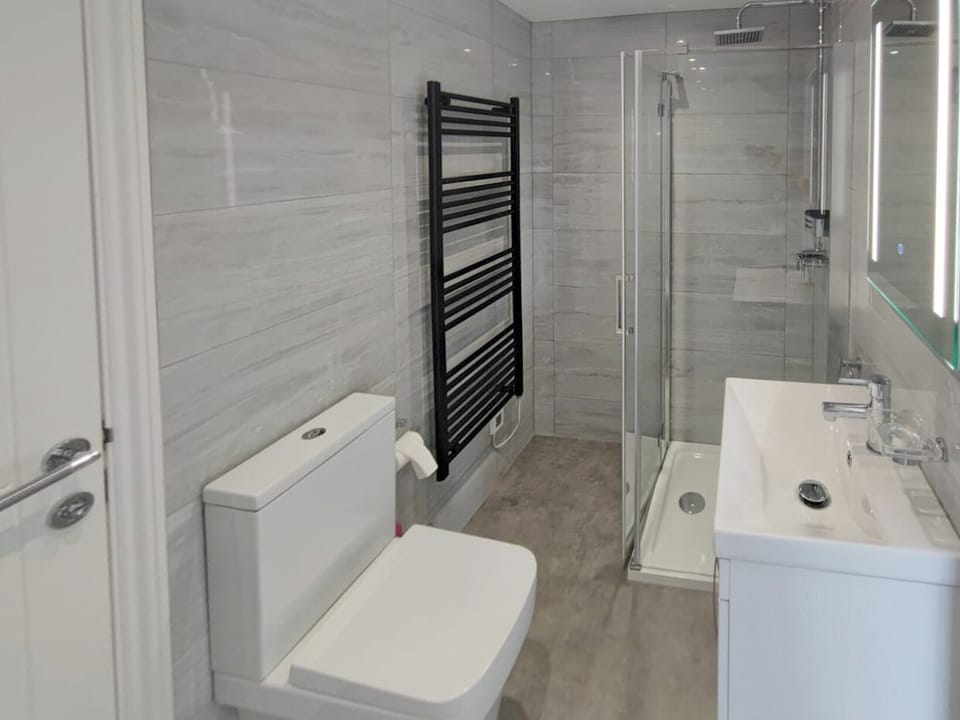 Shower room | Apartment 8 Barton Manor - Barton Manor, Pagham