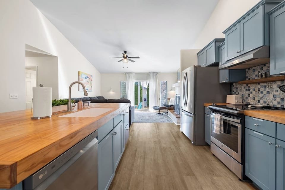 All you need in the kitchen is at your disposal, clearly labeled.