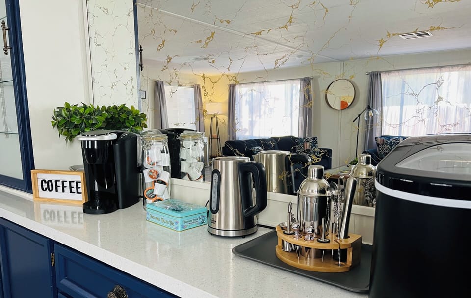 Coffee/Tea/Cocktail Bar with Ice Maker Machine 