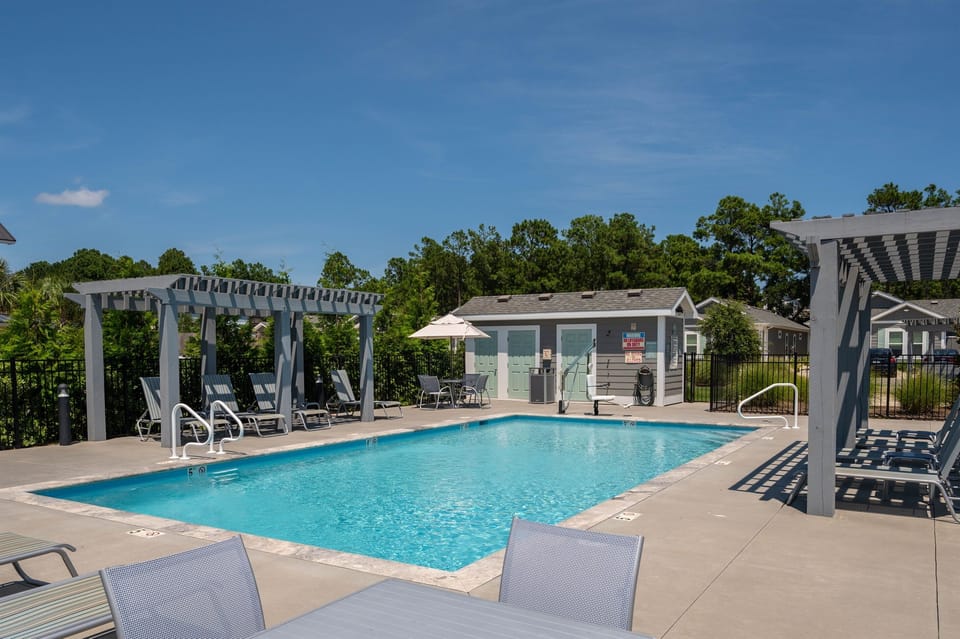 Community pool