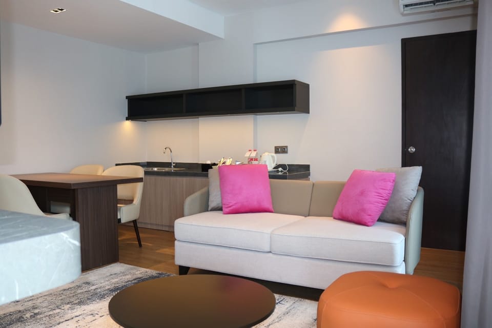 Suite | In-room safe, desk, laptop workspace, soundproofing