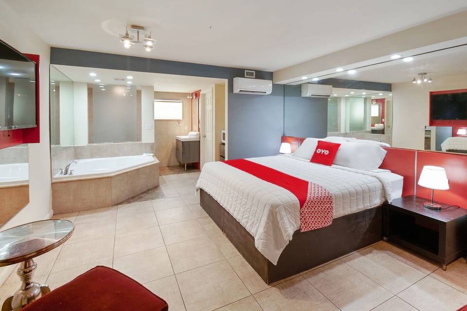 Desk, blackout drapes, free WiFi, bed sheets