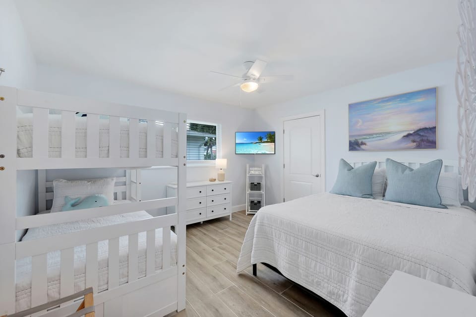 A favorite for families—kids claim the bunks, adults get the queen, and everyone gets a great night's sleep