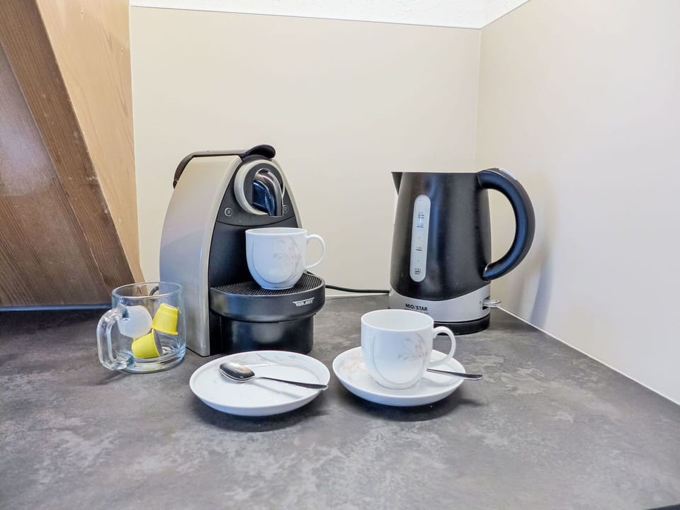 Electronic Device, Kitchen Appliance, Small Appliance, Home Appliance, Coffeemaker, Technology, Machine, Serveware
