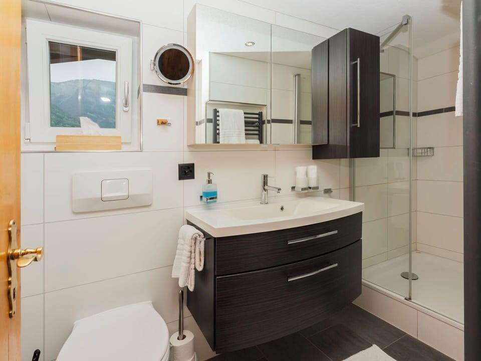 Bathroom, Bathroom Sink, Plumbing Fixture, Interior Design, Sink, Bathroom Cabinet, Flooring, Mirror, Tap, Floor