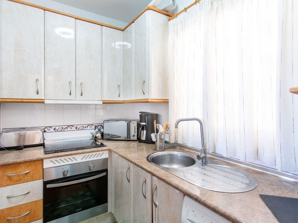 Cabinetry, Kitchen Sink, Countertop, Property, Tap, Sink, Furniture, White, Building, Plumbing Fixture